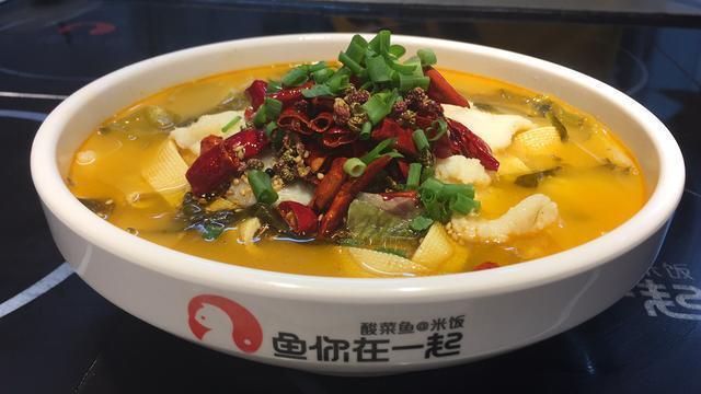 酸菜鱼加盟店铺发展原材料与口味很重要